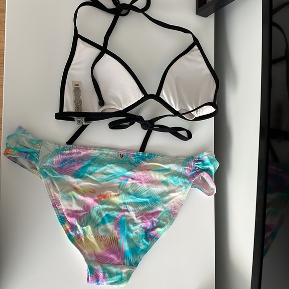 Full coverage size medium Pink bikini - Picture 2 of 2